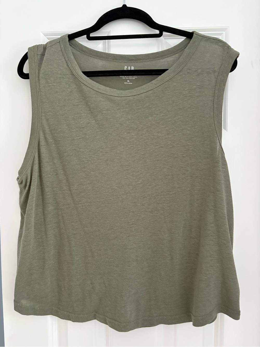 Gap Women’s Linen Blend Sleeveless Tank Top in Olive Green